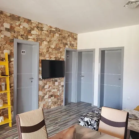Ruby Apartment Vir