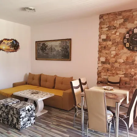 Ruby Apartment Vir