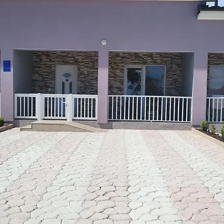 Apartment Ruby Vir
