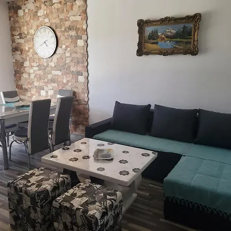 Ruby Apartment *